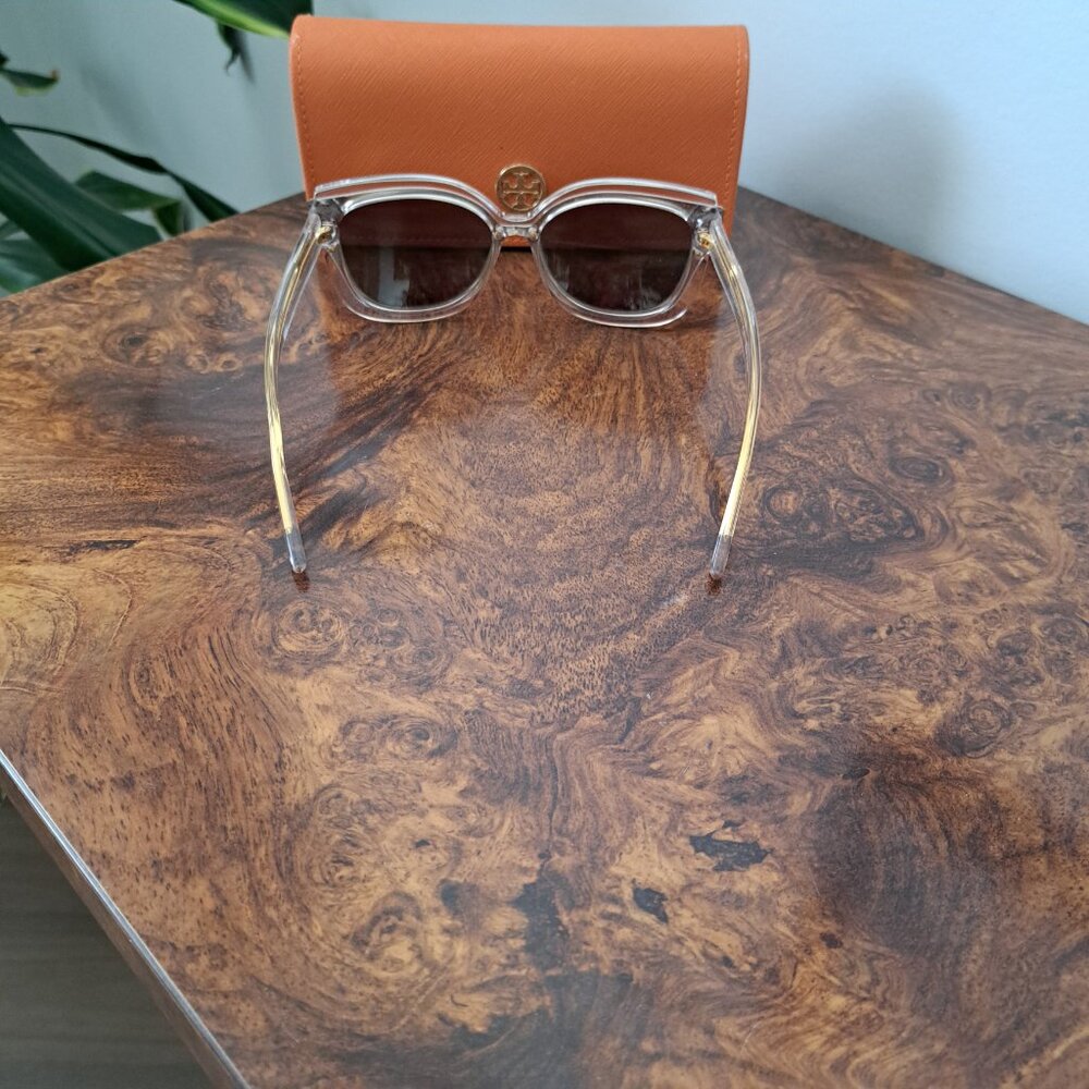 ๐ Tory Burch TY9046 Cat Eye Sunglasses | Gold Flash Mirror | Petite Fit ๐ - Picture 4 of 15